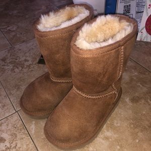 Excellent condition baby uggs